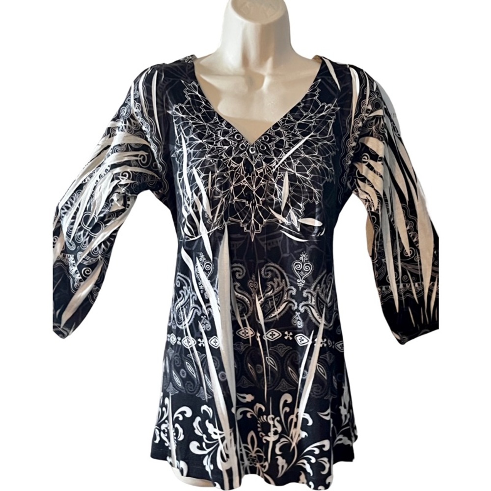 Ladies Energe medium black and white design short tunic,dress or top on most